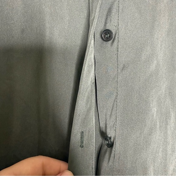 Vince Silk Blend Button-Up Blouse – Size 8 (Green) - Picture 5 of 7